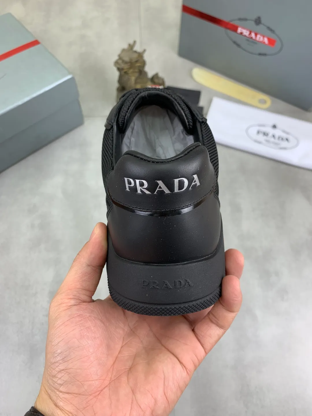 Men's men's shoes💰P600💰【New style】Top quality, classic popular models on the official website, timeless for a century,🆘 The trendy brand (Prada) mainly promotes popular models, avant-garde and versatile fashionable men's shoes, private version molding, cowhide surface splicing 1:1 oil edge processing... fashionable and simple, original imported cowhide interior cowhide feet; the atmosphere and personality are more fashionable, eye-catching and pursuing class. It will subvert old ideas and be a must-have for fashionistas who want to spend time with you! Must keep it! High-end comfort, high-end quality workmanship. Size: 38-44 4️⃣ colors available. full package